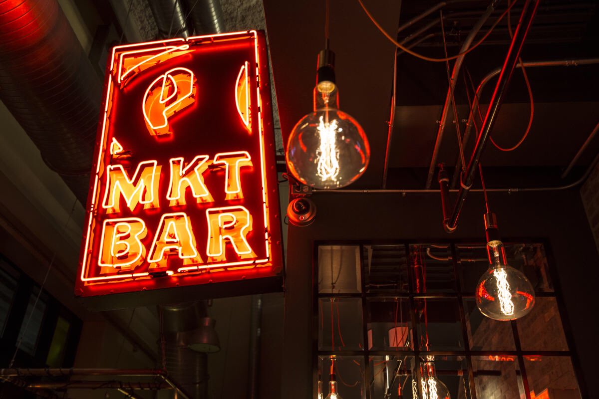 It's @MKTBAR (downtown) this evening from 6 pm- 8pm 🎶🎙🎸🎶