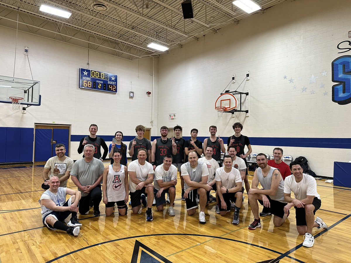 YoungGunsBball's tweet photo. BACK TO BACK. #2024Champs 🏆

Final Score:

Young Guns 68
Old Guys 42

After a slow start the game the Young Guns let it rain from deep, led by Griffin Frey and Braden Naumann. 5x Champs will be looking to make it a it a 3peat next year for the 2nd time in franchise history.  #YG https://t.co/4BBTTctU14