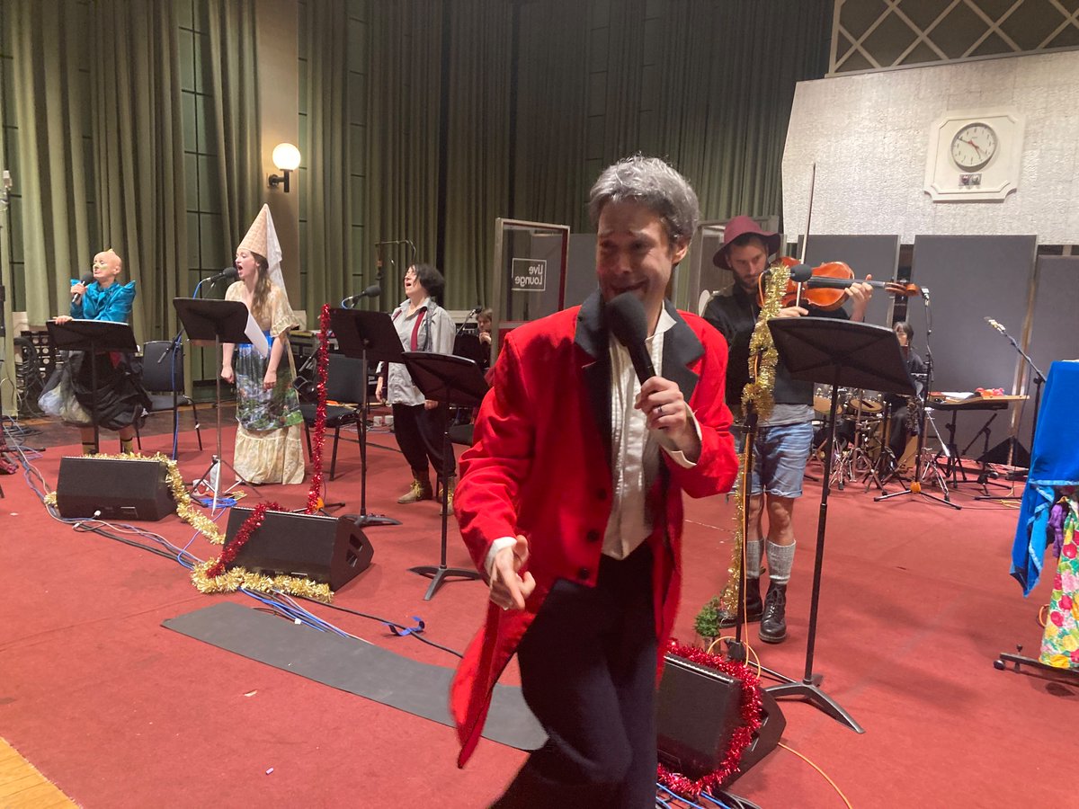 Seen a panto yet this Xmas? How about a New Music Panto? Tune in tonight 10 pm for avant fun in Adam de La Cour’s Oh Bobby! An AI romp with all star cast incl @p_auchterlonie @lorelixenberg @alwynnep and many more Hear it @bbcradio3 @#newmusicshow
