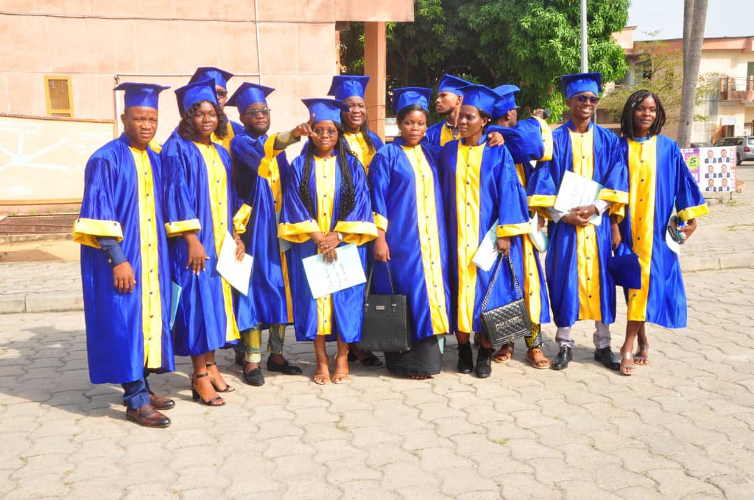 fssuac's tweet photo. Cet événement symbolise la fin d'un parcours académique exigeant et le début d'une carrière prometteuse pour ces nouveaux professionnels de la santé.
#fsscotonou #prestation #serment #assistantsocial #kinesithérathie #nutrition #diététique https://t.co/uePlt1OZzu
