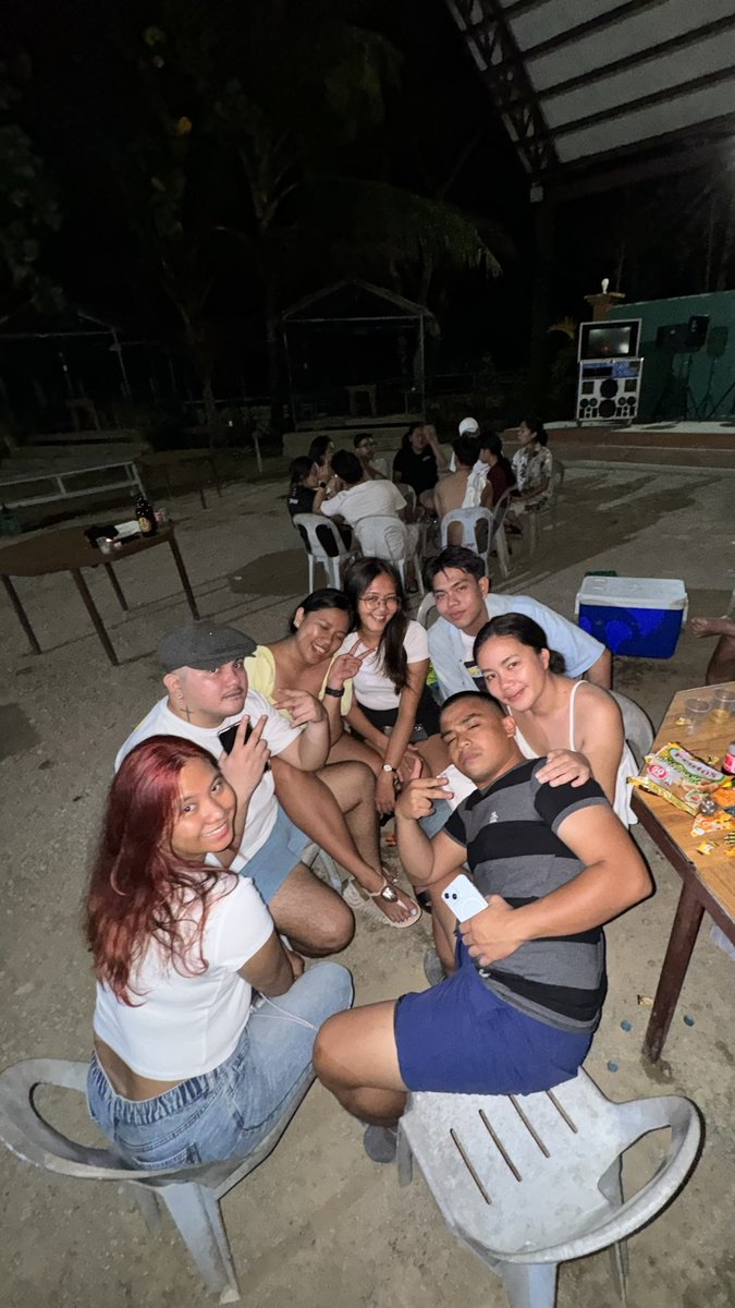 BAEyaanRAKA's tweet photo. 3AM na bahala na ang duty unya, importante gyud ang tagay ron. Happy New Year in Advance. https://t.co/VCYd8YoCah