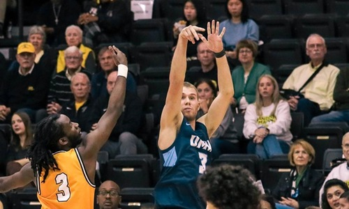 UMWathletics's tweet photo. Blue's Career High 24 Lifts UMW Men's Basketball Past Maryville in OT, 79-71 #d3hoops 
https://t.co/9kPcHVWPrs https://t.co/io5gSDaSeO