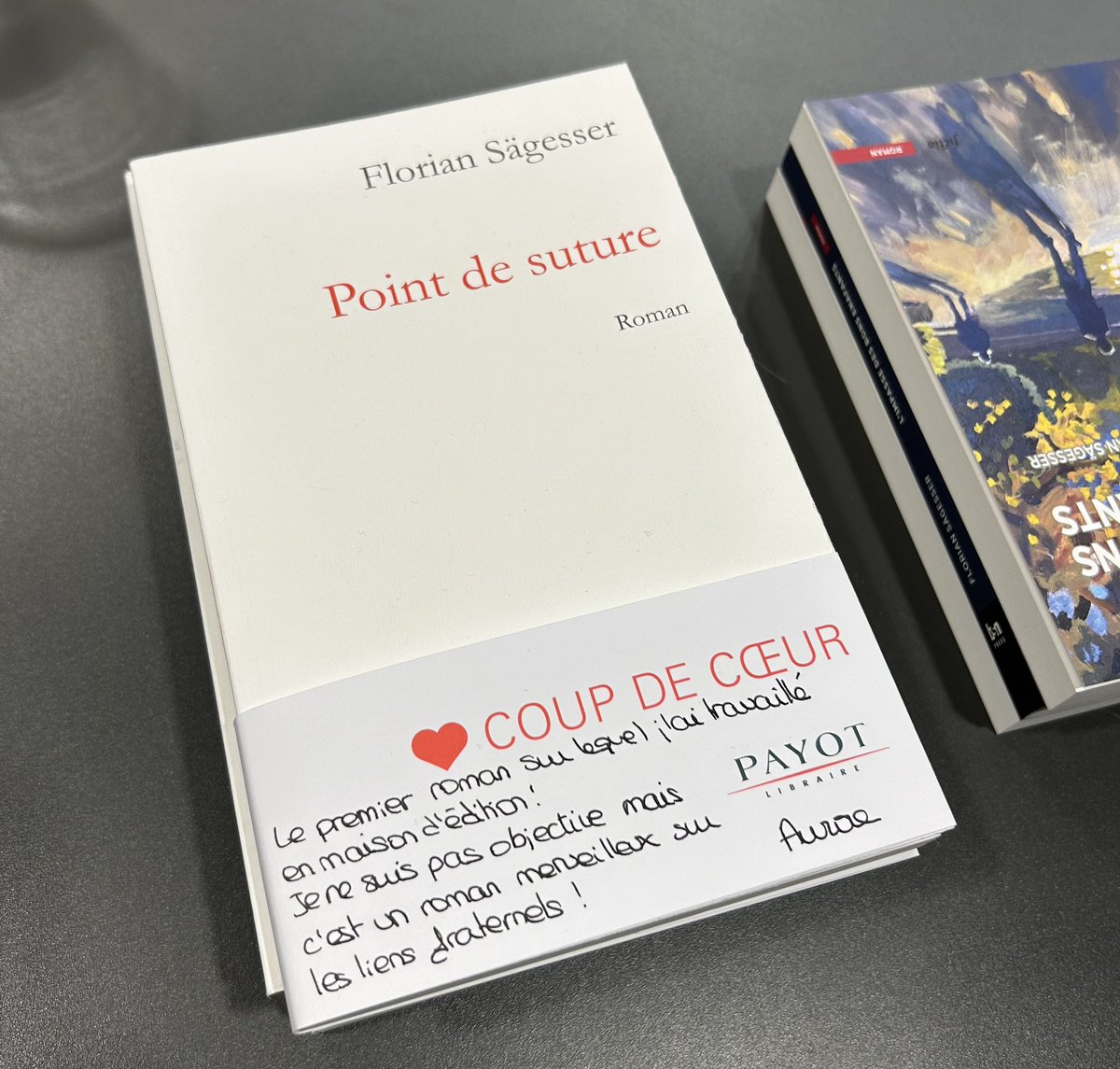 sagesserf's tweet photo. Souvenir de ma séance de dédicaces à Yverdon. La sortie de «L’Impasse des Bons Enfants» donne également un nouvel élan aux précédents romans. 😍📚

Merci Aurore pour le coup de ❤️! https://t.co/wGCe8z1MY5