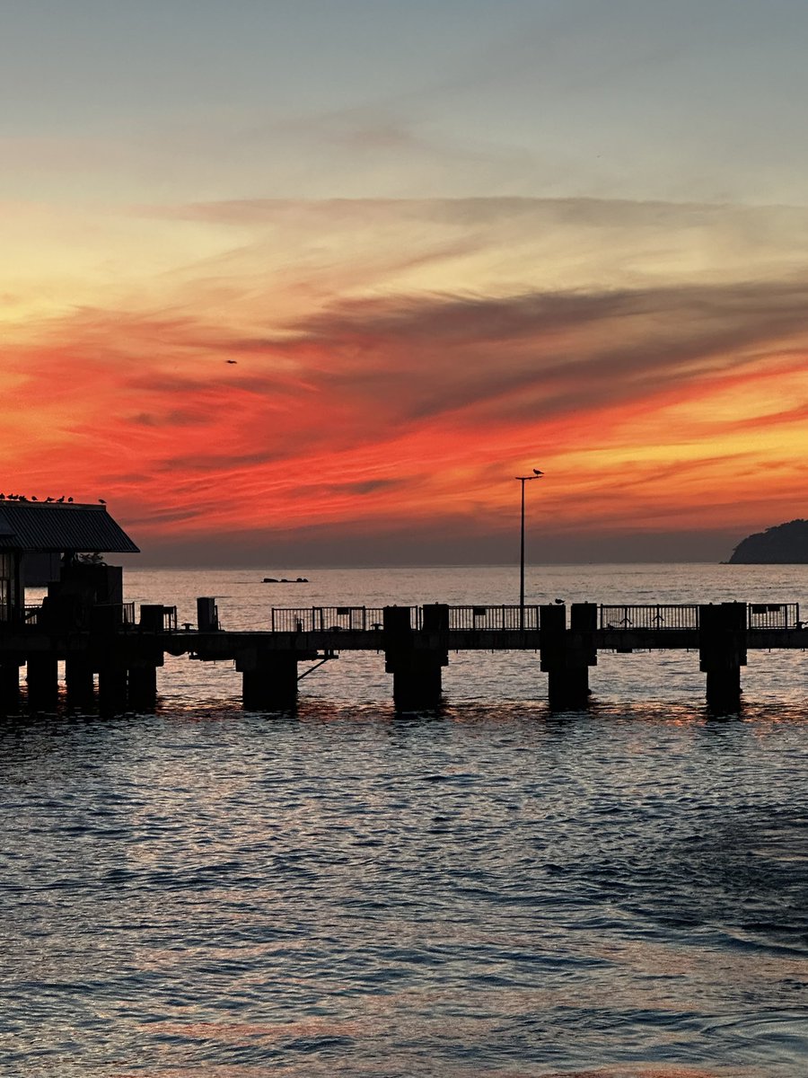 YENİ YILINIZ KUTLU OLSUN🎈

2024 YAŞAMA SEVİNCİ İLE DOLU GEÇSİN

Yeni yıl dileğimi, 2024 için de tekrarlıyorum;

ANLAMAK
(herkes için ve her şeyi)

non ridere
non lugere
neque detestari
sed intelligere
                Spinoza
gülme
ağlama
lanetleme
sadece anla

Çünkü öğrenmeliyiz