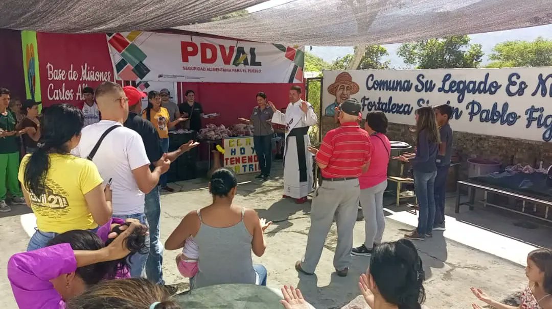 R2Patriotex's tweet photo. El Gobierno bolivariano, a través de la Feria del Campo Soberano benefició a 1244 familias de la Base de Misiones Carlos Albornoz ubicada en la parroquia Matriz de Campo Elías.
#FeriaDelCampoSoberano
#PaisDeBienestar
@NicolasMaduro
@JEHYSONGUZMAN
@MinAlimenVen
@LealTelleria https://t.co/3CR0742ZRE