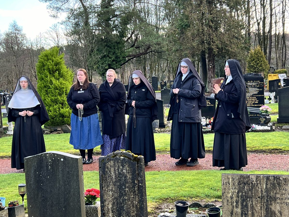 X12mom's tweet image. Father Caleb Armour will offer Mass ( non una cum) in Dublin, Ireland tomorrow, Sunday 31st December 2023. 
Venue: Patrician community Centre, Patrician Villas, Stillorgan, Dublin, Ireland
Confession 09:30.  Mass 11:00.
Father Armour will be accompanied by sisters from the CMD.