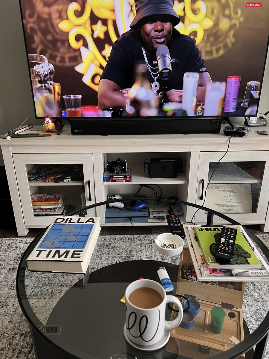 ewonee_'s tweet image. Moved to ATL earlier this year off music and about to finish building a shared studio space with my brothers 🌐