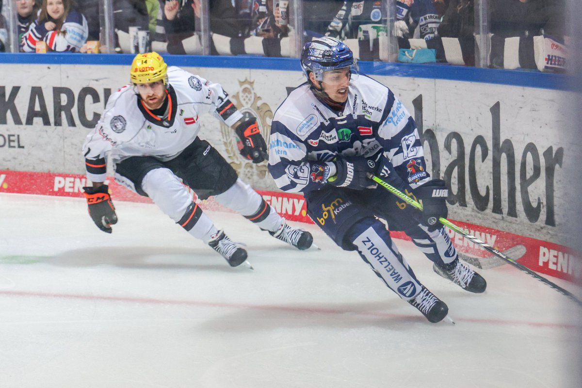 loewenfrankfurt's tweet photo. Ende des 2.Drittels:
Die Roosters können in diesem Drittel den Spielstand auf 3:0 erhöhen. 

#IECFRA 3:0
 #loewenfrankfurt  #bembelhockey https://t.co/CgdxDr6naq