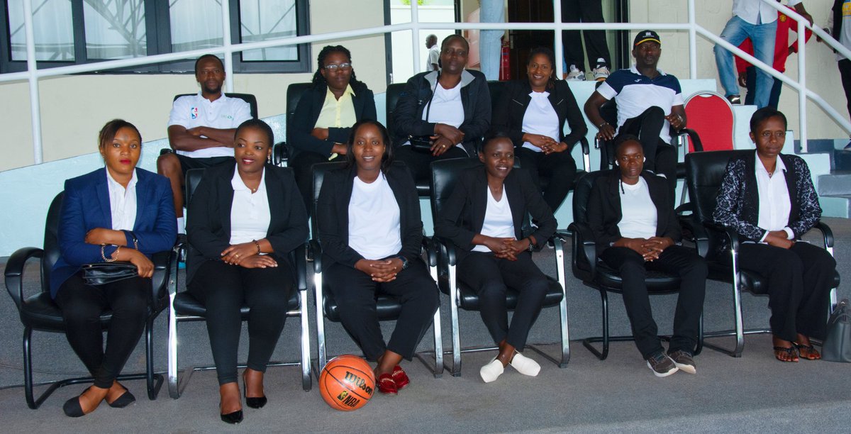 chu_butare's tweet photo. @chu_butare twishimiye kwakira igikombe cyahawe ikipe ya Basketball y'abagore begukanye umwanya wa 2 mu mikino ya @WorkersRwanda  bakaba no mu makipe yabonye itike yo kuzaserukira amakipe y'ibigo mu gihugu cya Congo Brazzaville https://t.co/MHgcTvl1Ix