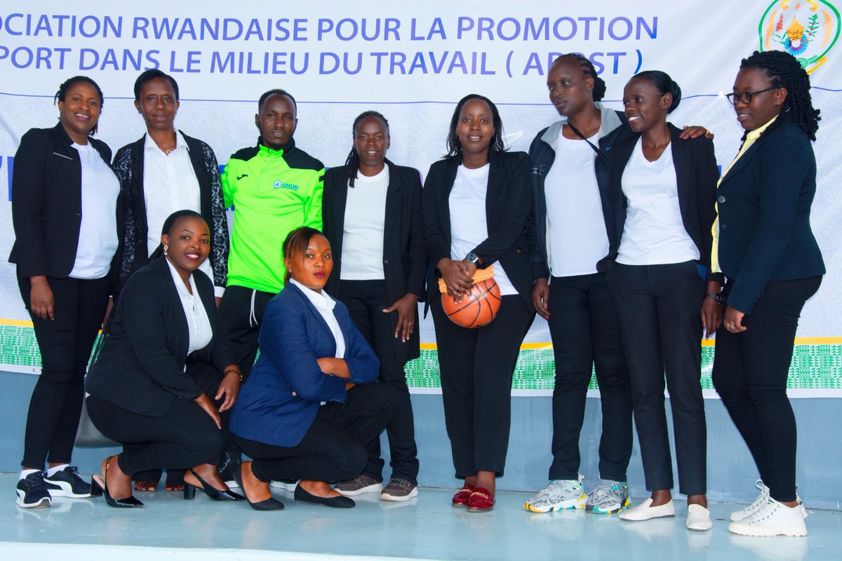 chu_butare's tweet photo. @chu_butare twishimiye kwakira igikombe cyahawe ikipe ya Basketball y'abagore begukanye umwanya wa 2 mu mikino ya @WorkersRwanda  bakaba no mu makipe yabonye itike yo kuzaserukira amakipe y'ibigo mu gihugu cya Congo Brazzaville https://t.co/MHgcTvl1Ix