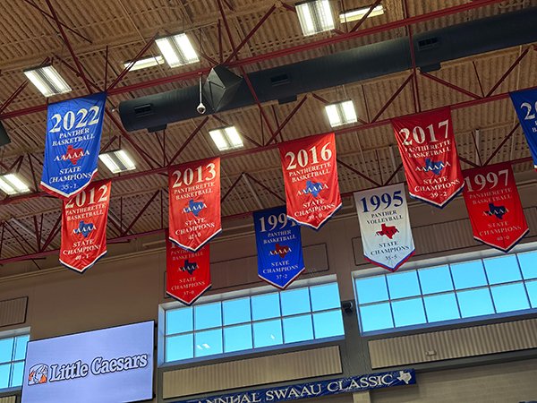 LaVega and Hebron will meet at 4:30 in the arena for the silver bracket. Updated bracket &amp; box scores: sandrameadowsclassic.com/bracket_2023.h… #meadowsclassic #txhsbb #txhshoops #maxpreps #prepgirlhoops