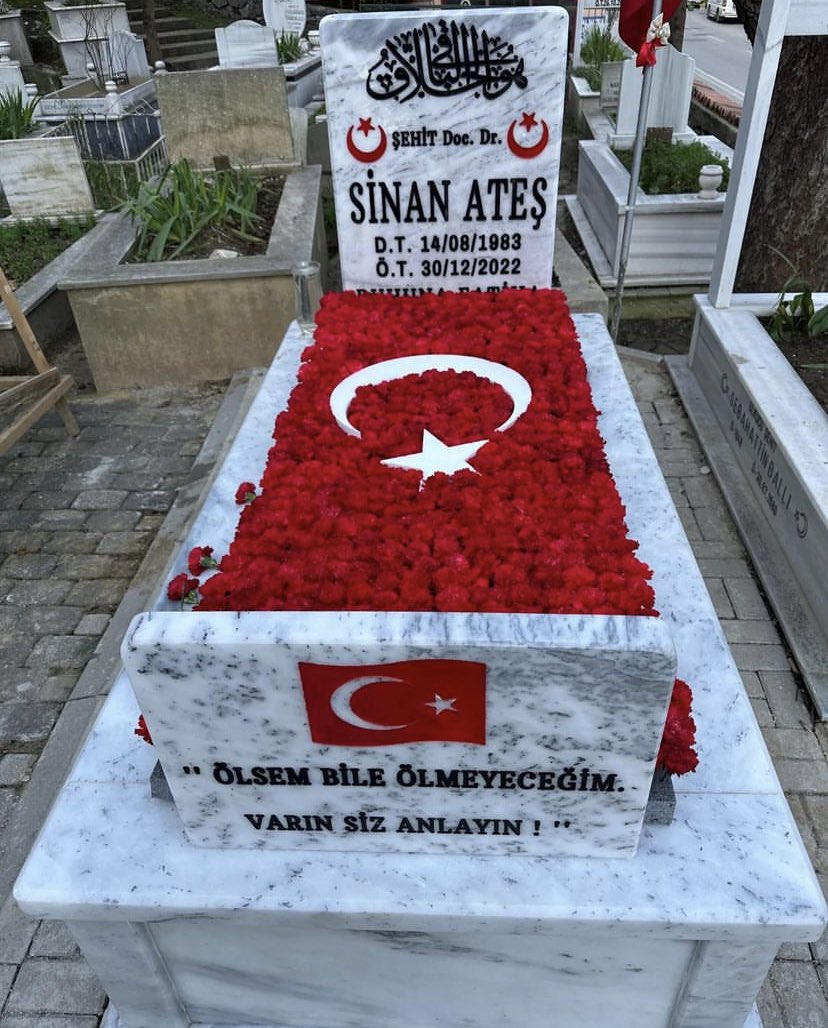 Çelik bile sert değil,gör ki düşman mert değil
Ölürüz de dert değil, üzer kahpe pusular..!
#SinanATESicinAdalet 

Ruhun şâd olsun..
Yattığın yer nûr olsun..