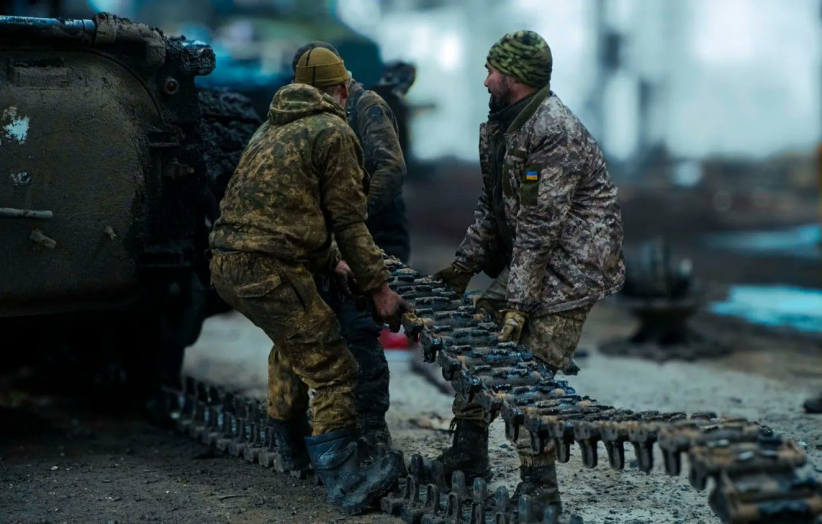 Украинская армия находится в настоящий момент в критическом положении, считает бывший глава украинского МВД Юрий Луценко. Он оценил нынешнюю ситуацию как тяжелейшую для ВСУ за все время боевых действий на Украине. ridus.ru/n/424861