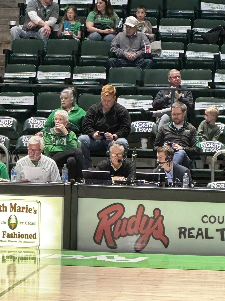 mcsommgrl's tweet photo. I’m gonna call it: we miss you on our side, Hank! Who’s getting our LSU Shreveport stats?!?
@mgrnpxp #GMG #SuperPit #HappyPlace https://t.co/rN5oMUlLGI