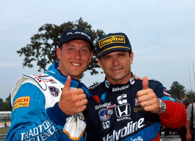 avcnarrador's tweet photo. Greg Moore e Gil de Ferran em 99,agora os 2 no céu estão certamente fazendo boas corridas lá de cima ,eternos #ripGildeFerran https://t.co/lqacKPhJRW