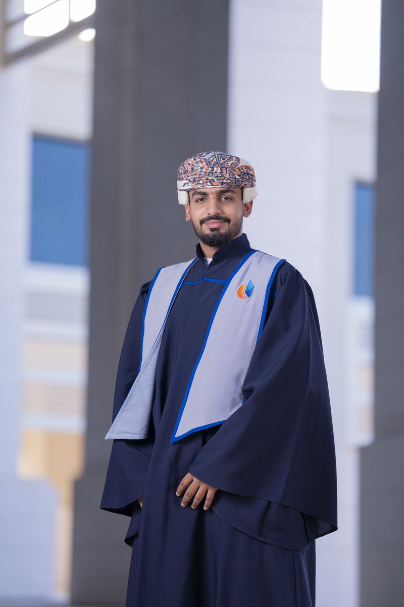 su_b99's tweet photo. نحنُ من طال الثُريا إذ تمنى✨🎓
 الحمدللهِ حق حمده، أتممتُ درجة البكالوريوس التقني في الهندسة الميكانيكية ولله الحمد👨🏻‍🎓
كُل الشكر والامتنان لعائلتي الحبيبة، ورُفقاء المسيرة🌹 https://t.co/PdPnXDstiP