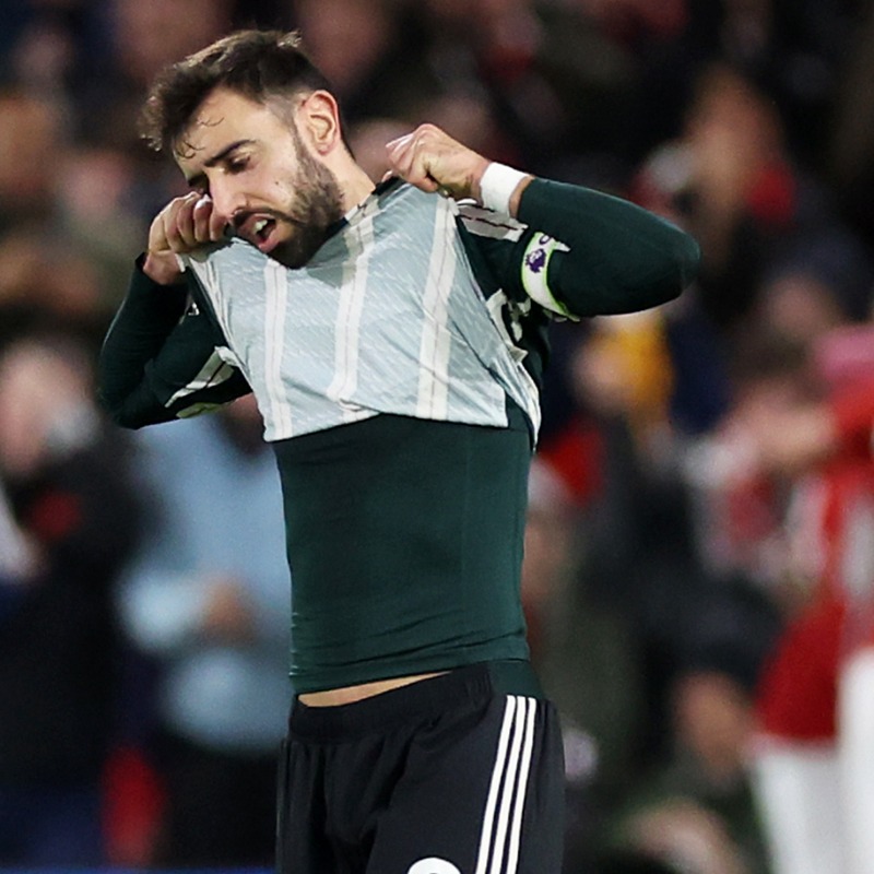 talkSPORT's tweet photo. Man Utd lose away to Nottingham Forest for the FIRST time in Premier League history #NFOMUN 

Live updates below 👇