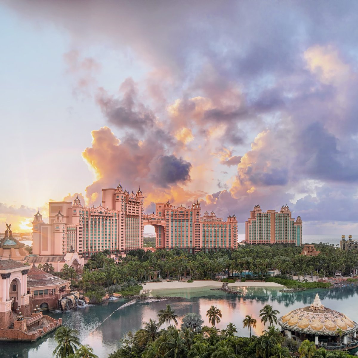 Excited to kick off New Year’s Eve celebrations at @atlantisbahamas tonight! Looking forward to a great concert in Paradise on Casuarina Beach. 🏖️🎇   #AtlantisLIVE #AtlantisBahamas