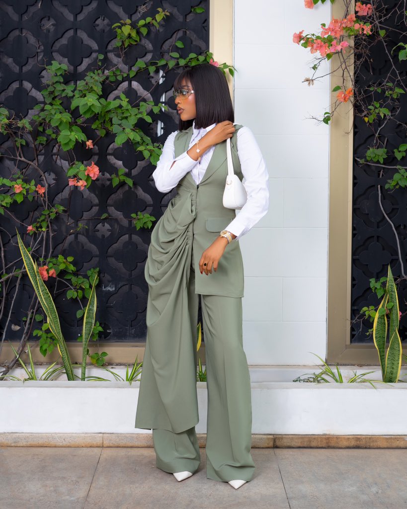 beautyetukura's tweet photo. What’s it giving? 🤍 https://t.co/XZxhty5V7o