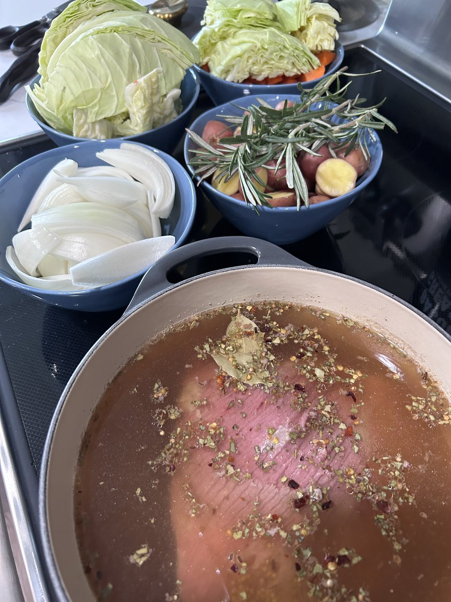 douglaskarr's tweet image. Prepping our #newyearseve feast! #cornedbeefandcabbage #dutchoven #lecreuset