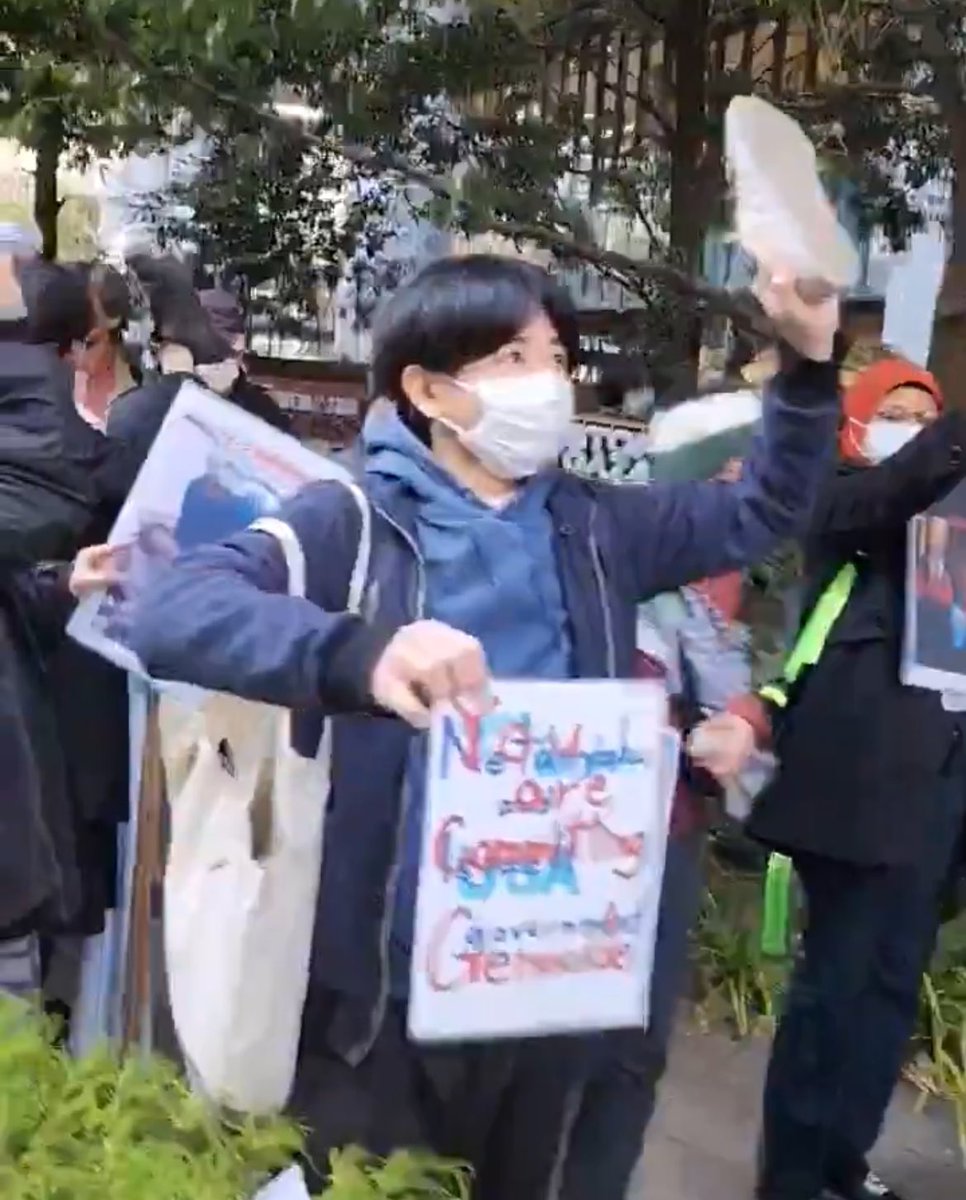 Maryam_Noor7's tweet photo. Demonstration in front of the US embassy in Tokyo Japan, demanding to end the Israeli aggression and an immediate ceasefire.Stand with Palestine ❤️
#PeaceForAll #TokyoProtest #Israel #Gaza https://t.co/7pFI3gM9va