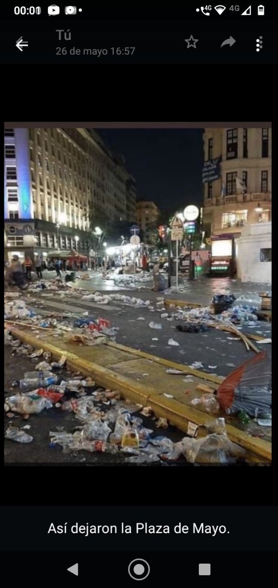 La izquierda                     La izquierda
contra la                               después 
contaminación                 de marchar