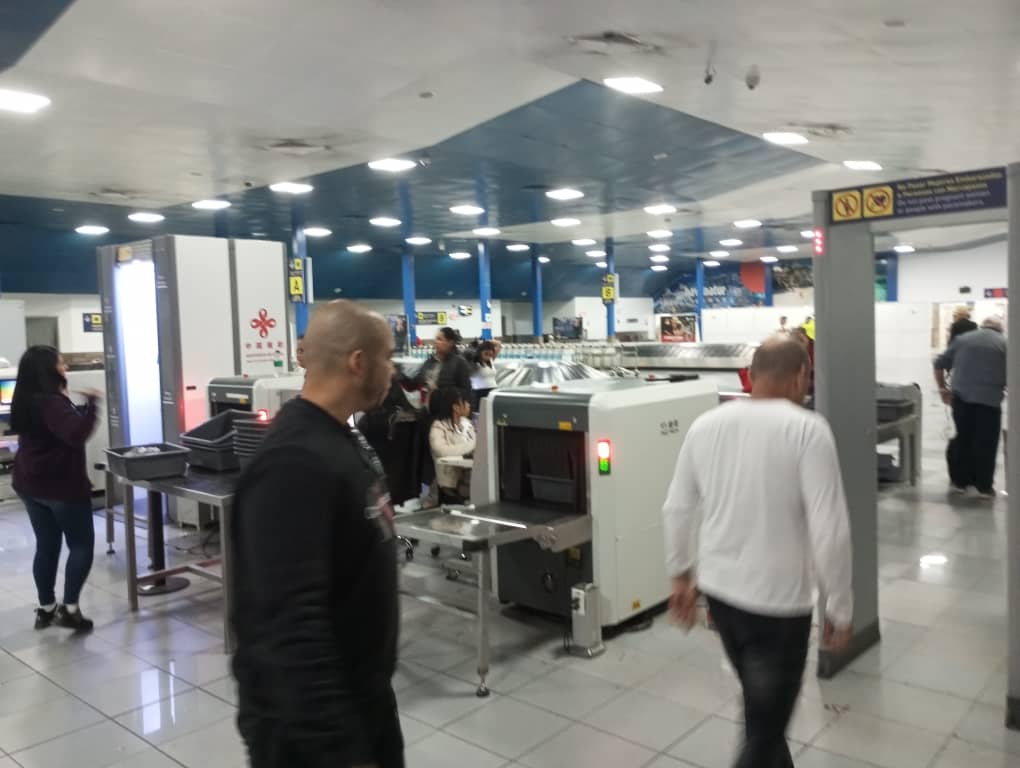 Garantizar la frontera en momentos en que nuestro pueblo recibe el 2024 
Salvar la revolución, el socialismo y la patria para que los cubanos prosperen y sobre todo vencer
Desde #AduanadeCuba y desde sus puestos de trabajo nuestros aduaneros felicitan a los cubanos #UnidosXCuba