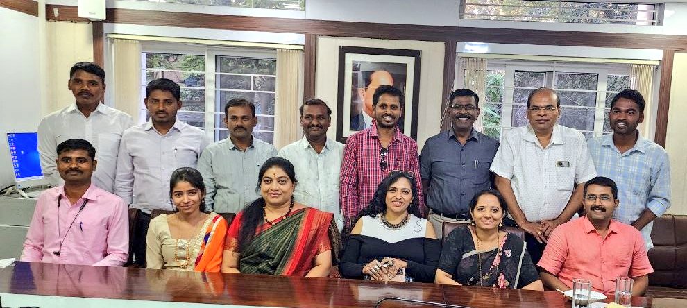Poori5678's tweet photo. Inspired energy & brilliant ideas at today's meet-up! Ending the year strong! Left feeling energized for a brighter future. #impactgoals #communitymatters #positivevibes #changemakers #doers #humanity #EmpathyMatters https://t.co/y9XSrO8BYw