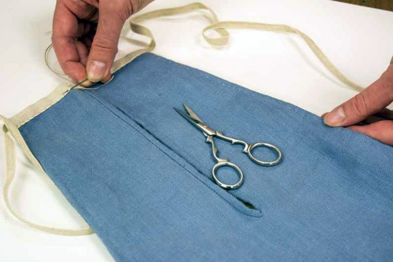 The fanny pack of the 18th century? During the Revolutionary era, women wore and made pockets tied beneath their gowns to conceal important items like keys or money. Learn how to make your own during a virtual Artisan Workshop this January! Register 🪡: bit.ly/47JY1GR