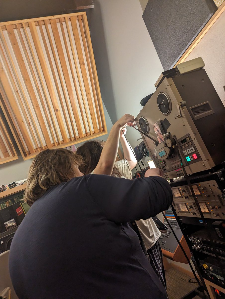 floraltatVEVO's tweet photo. GIG TOMORROW AT THE MORTUARY IN OLYMPIA. DM for address. Laura Palmer and Numbers/Veni fucking with a tape machine for a totally unrelated project for the algorithm

#nye #oly #mortuary #diymusic #laurapalmer #tapemachine #gig #gettothegig #rockandroll https://t.co/QSpTuZEd5i