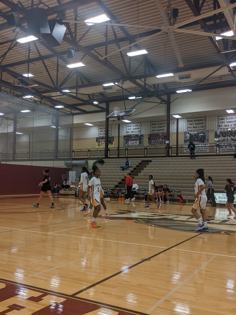 #2 Christina Gibson 2025 drained multiple wing 3's in the first half, finished floaters, &amp; moves defenders with her pushout/pocket dribbles. Gibson led South Lake in the first half with 12 points. <a href="/PGHMichigan/">Prep Girls Hoops Michigan</a> #michiganhardwoodclassic