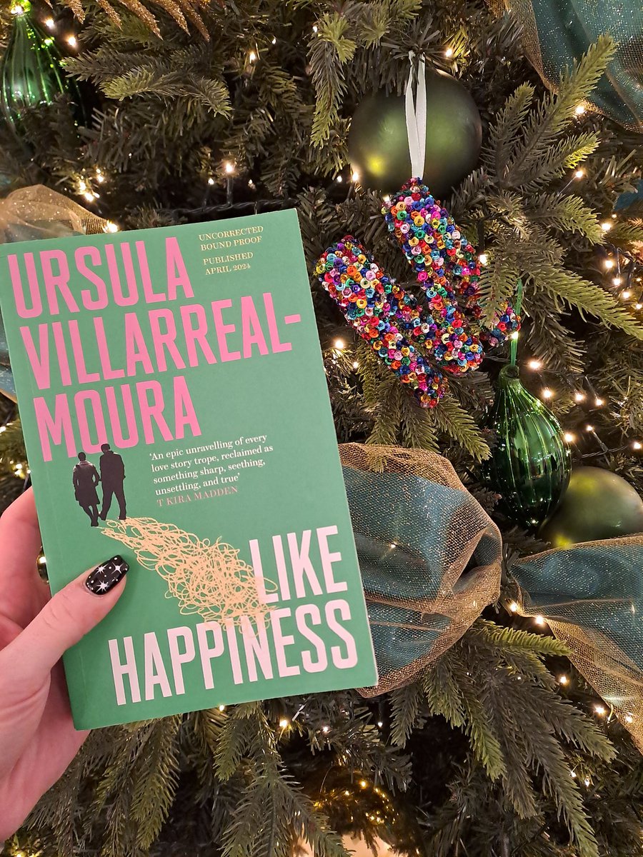 The Christmas break means gaining time back to read from my personal tbr pile. So, I finally got the chance to read #LikeHappiness, which I absolutely loved! Thank you @julietgarcia22 for sharing a copy with me😊📖