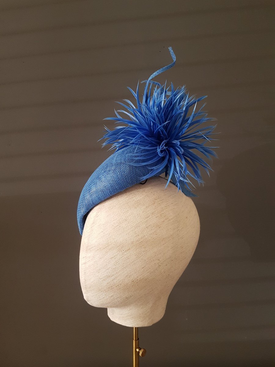 lizzygmillinery's tweet photo. @JaneyGodley Thanks Janey! I'm a milliner in my spare time and handmake what I'd like to think are wearable pieces of art https://t.co/zpuG48WaOl https://t.co/FmQF2gyVOt