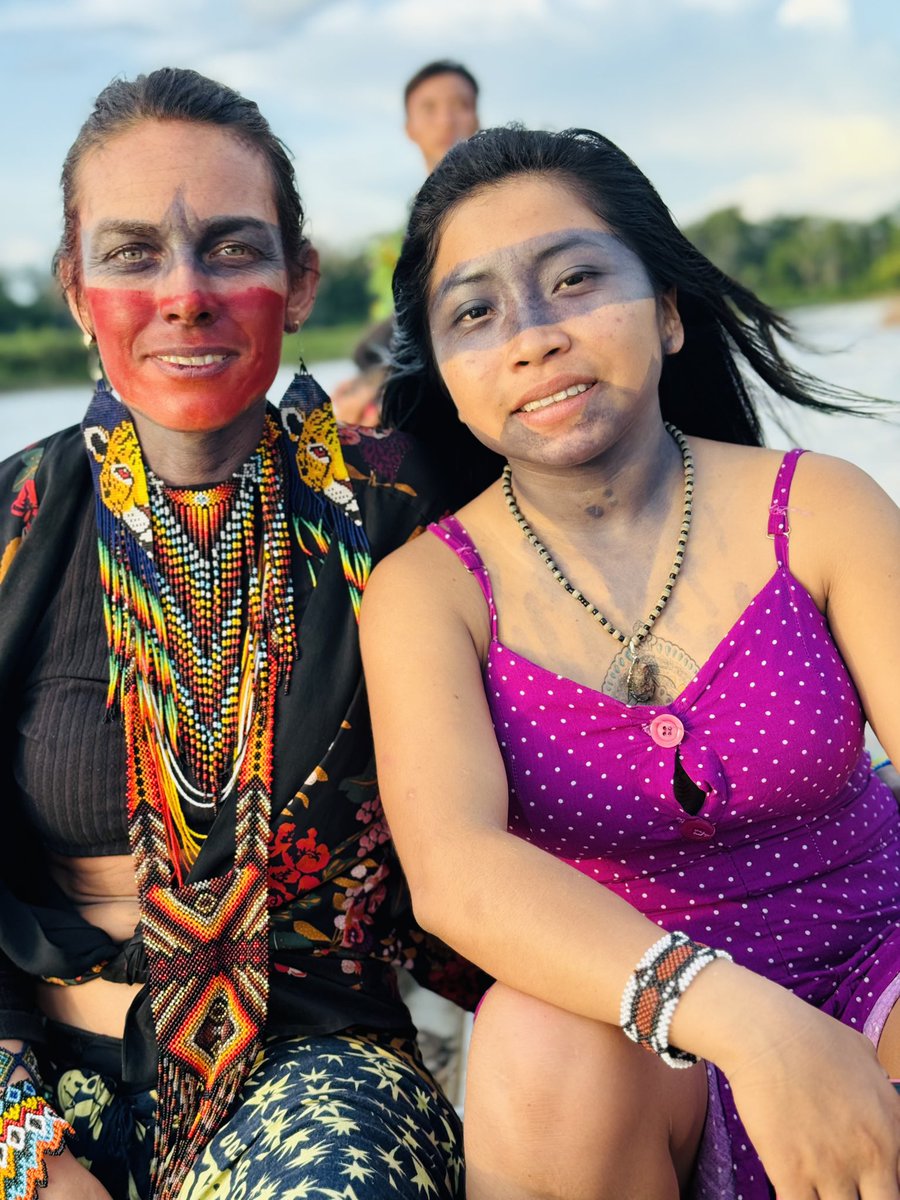 maah_uni_'s tweet photo. Isolated but  conecting Reveillon within the Huni Kuin family of Brazilian Amazônia 🇧🇷

Praying, singing &amp; feeding a closure of cycles toward the personal &amp; collective "Xina Bena" ("the new times" of the indigenous profecias)

🎥 https://t.co/QYBesY04Lg https://t.co/EhB6RxwgnB
