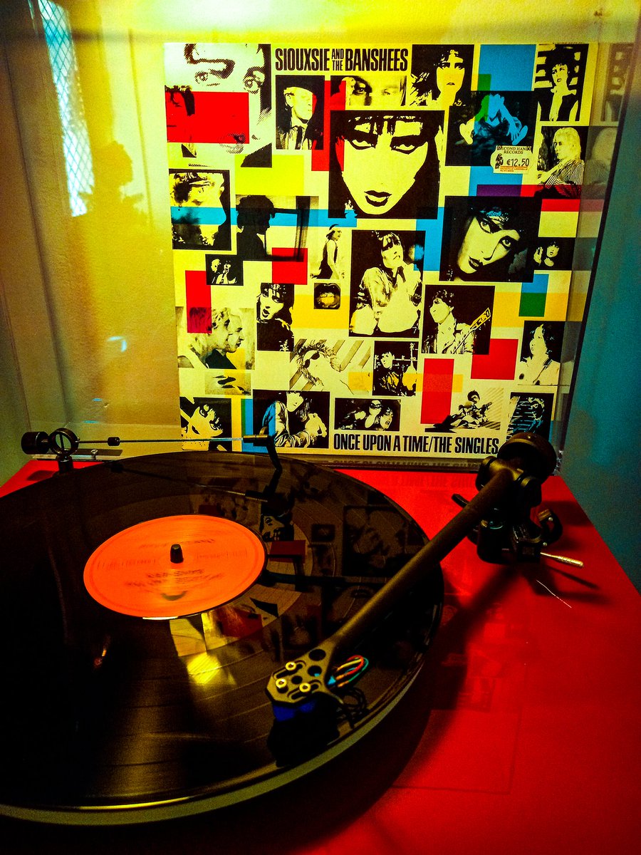 MartinezNoli's tweet photo. Q: how do you say goodbye to 2023?

A: spin records of four decades old music 😂

#nowspinning #siouxsieandthebanshees #onceuponatime #thesingles #80smusic #newwave #2channel #analogtrip #recordcollector #nmm1spindrift https://t.co/Pop8LJKEYX