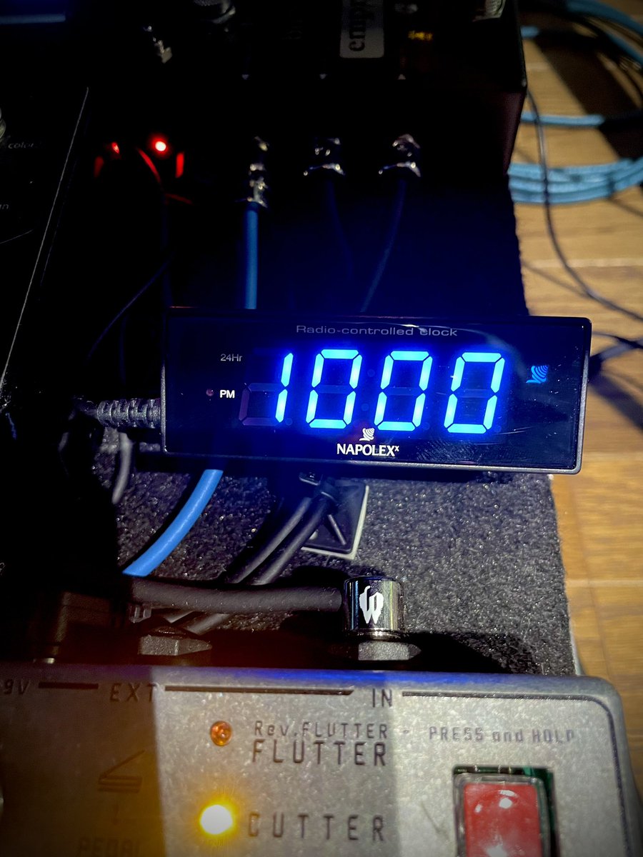 ボードに改造した電波時計仕込んでるから時間確認はバッチリ

2023もあと少しだ〜