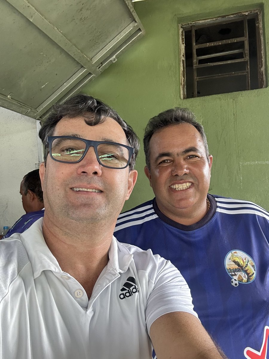 SandrinhoLoopin's tweet photo. Que confraternização incrível no Ponte Esporte Clube, cortesia do meu amigo José Adriano ! Ah, e o peixe é cortesia da minha habilidade com a vara! 😉 #Confraternização https://t.co/QDkNVoE27i