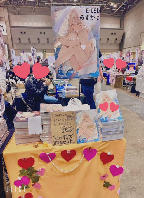 設営完了しましたー!!!  新刊セットも準備してますっ!!! 複製原画は元の原稿をほとんどそのまま再現してます!!✨