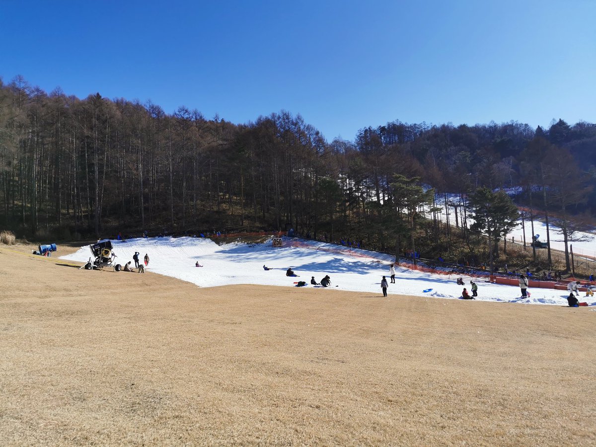 ___momon_chan's tweet photo. 雪少なかったけど、全然問題なしでした❄

#富士見高原スキー場
#そり遊び https://t.co/qxLYdPaFIQ