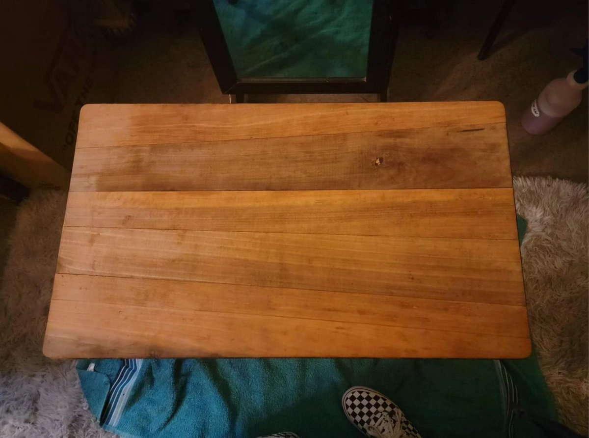 Taeis_367378's tweet photo. Painted this table.
#starwars #painting #unicornspit #refurbishingfurniture https://t.co/sbRdvYKAT5
