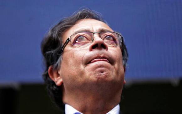 eldiariodedross's tweet photo. No, nadie expulsó colombianos de la Argentina, ni literal ni figurativamente, Petro termotanque de sida, ojos de sapo y mariscal del subdesarrollo cogido por la espada de Bolívar. Es que es injusto que esa educación la paguen los contribuyentes argentinos. https://t.co/VzrKDoowW9