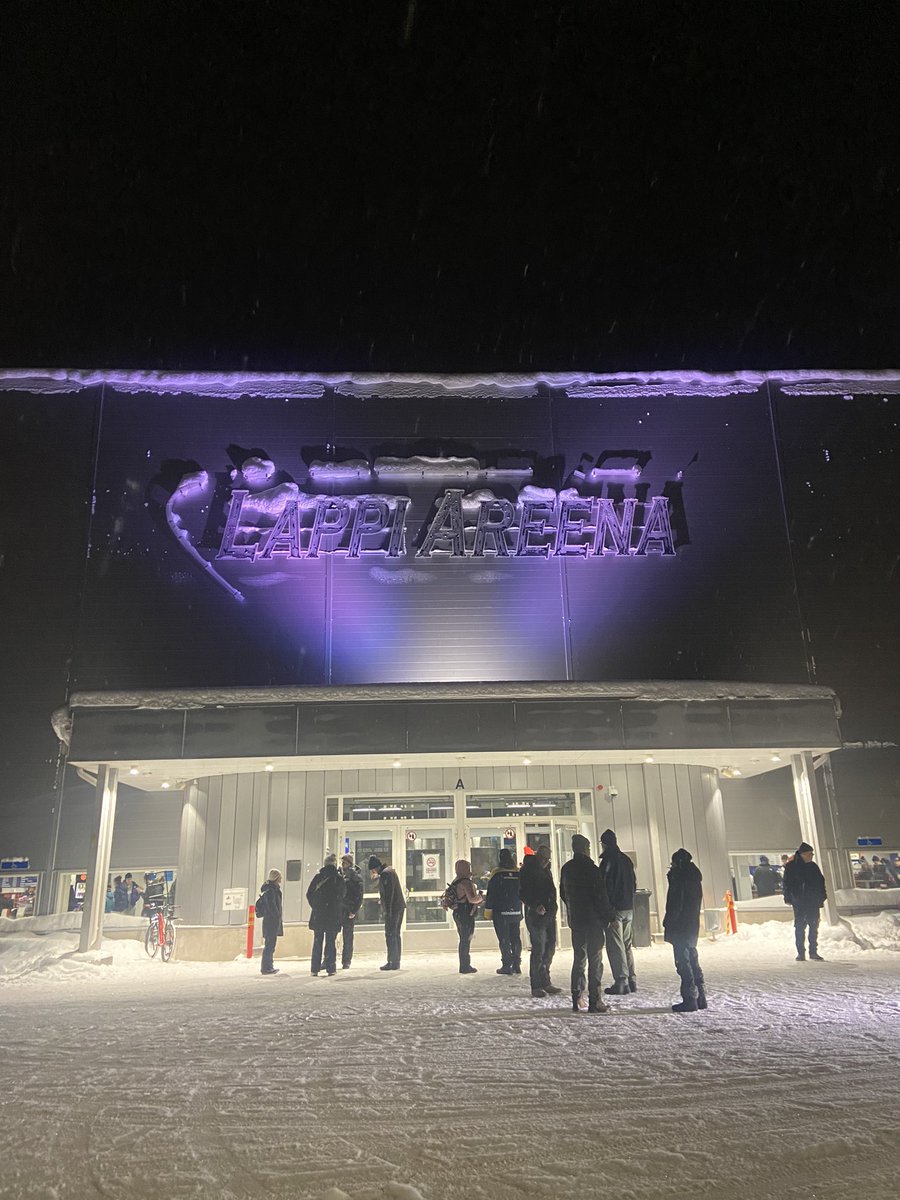 Dernier match de l’année 2023 pour moi et sûrement le plus insolite. Duel de mal-classés en D2 finlandaise, et à la fin, c’est l’équipe locale des Roki de Rovaniemi qui s’incline devant un public bien calme 😴. Déjà hâte de 2024 🏒 !