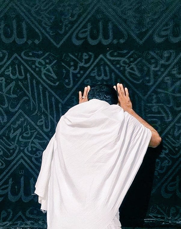 "‌فكُن لي يا خفي الُّلطفِ عونًا
 فظنّي فـيـك يا سـنَـدي كبير"  🤍