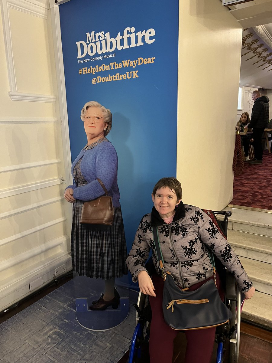 Katrina64837439's tweet photo. My Christmas present this year was tickets to see Mrs Doubtfire today! The best comedy musical Iβve seen and the actor playing Daniel has nailed Robin Williams! @DoubtfireUK #HelpIsOnTheWayDear https://t.co/Wnvts8Qd8y