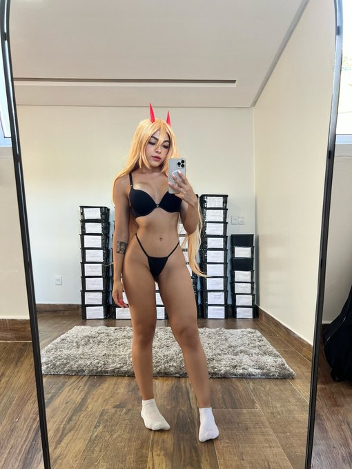 Im walking towards you . What do you do? 👇🏻 https://t.co/EsayTOAg6o<a href="/tag/chainsawman"class="tags"><span>#chainsawman</span></a>