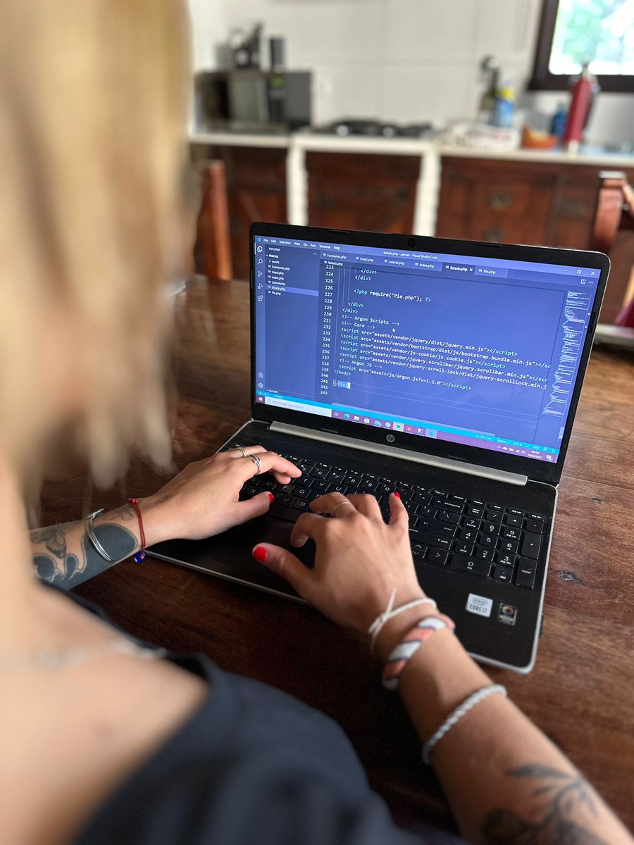 👩🏻‍💻 Ya están disponibles los cursos virtuales y gratuitos de programación y marketing digital. ¡Pueden anotarse en este link bit.ly/academiavirtua… y empezar cuando quieran! Lo mejor es que los horarios se adaptan a vos. ¡No se lo pierdan!