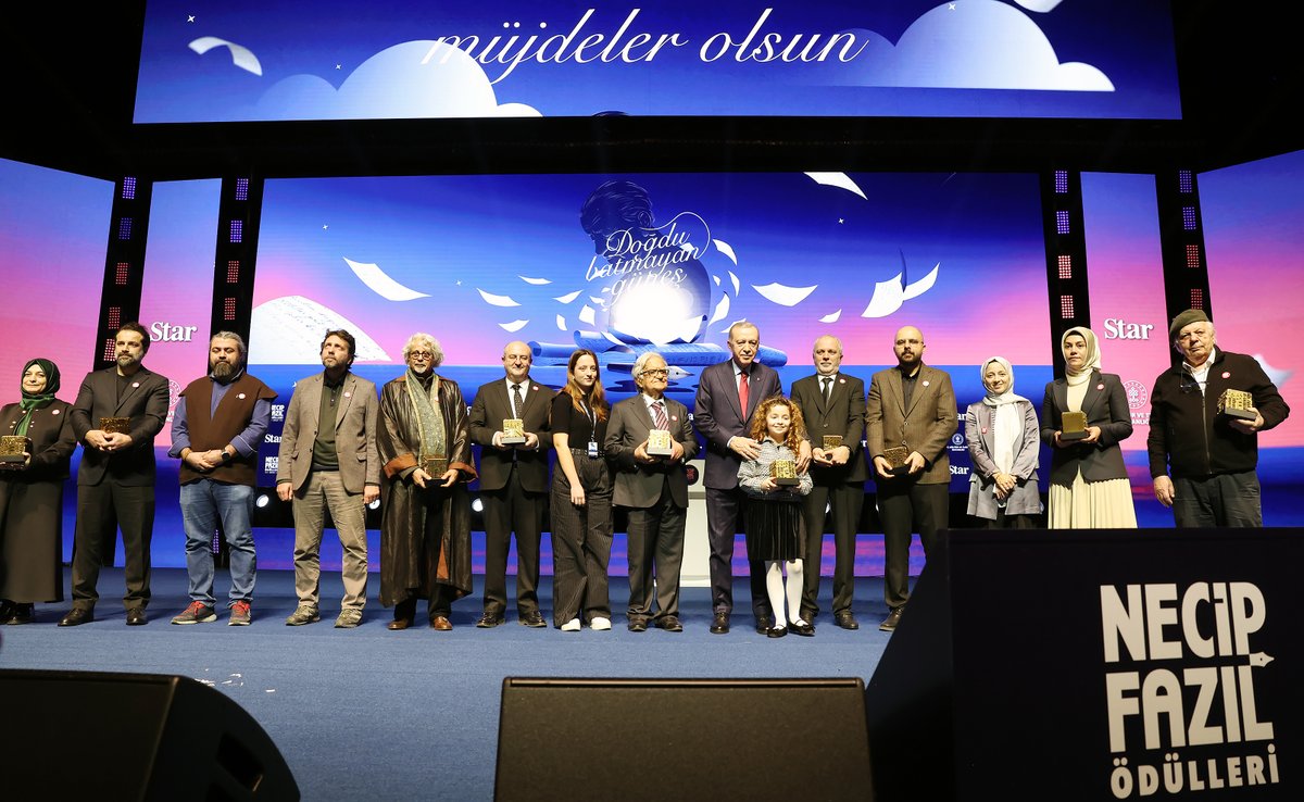 Bu akşam Necip Fazıl Ödülleri’ni takdim ettiğimiz ilim, kültür ve sanat erbabımızı tebrik ediyor; şahsım, ülkem ve milletim adına her birine en kalbî şükranlarımı sunuyorum.