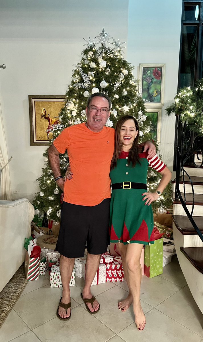 And that’s a Wrap🎄♥️🙏🏻🇯🇲

Christmas morning….opening presents in #christmaspjs 

Christmas Eve….looking on #Xmaslights with our children  & granddaughters. 

How mi stay as an elf?🧝‍♀️🤣
Chels laugh.
The things I will do for my #grandchildren have no boundaries!