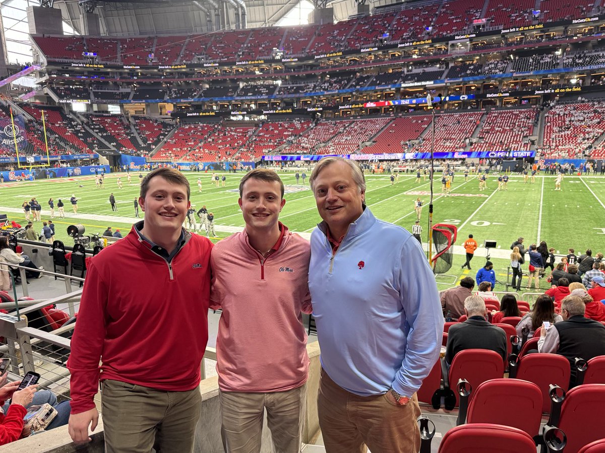 TomblinsonIv's tweet photo. Great game with my guys today!  Rebels Win!!! #hottytoddy https://t.co/rDAGMkrkTm