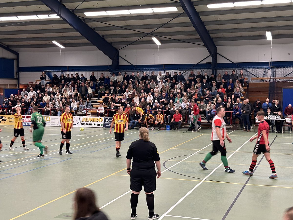 In een bizarre slotfae wint VAKO met 4-3 van @vvzevenhuizen, door naar de finale avond.